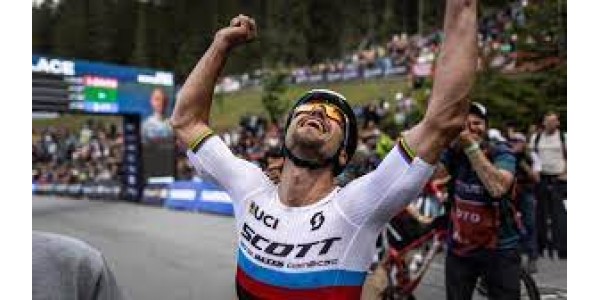 Nino Schurter, le pilote avec le plus de victoires en une seule Coupe du monde